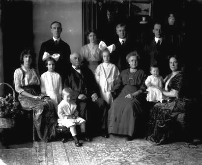 A Panoramic Peek: The Oak Knoll Mansion 