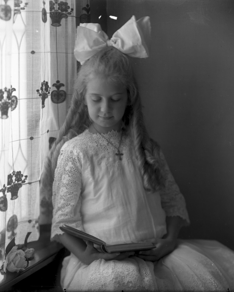 Marie Kahl, daughter of Henry C. and Elizabeth Kahl. Photo taken by J. B. Hostetler ca. 1910.